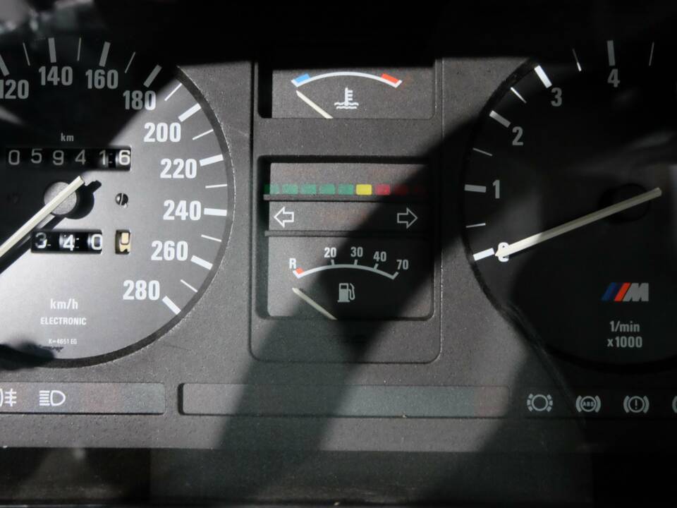 Image 6/35 of BMW M 635 CSi (1984)