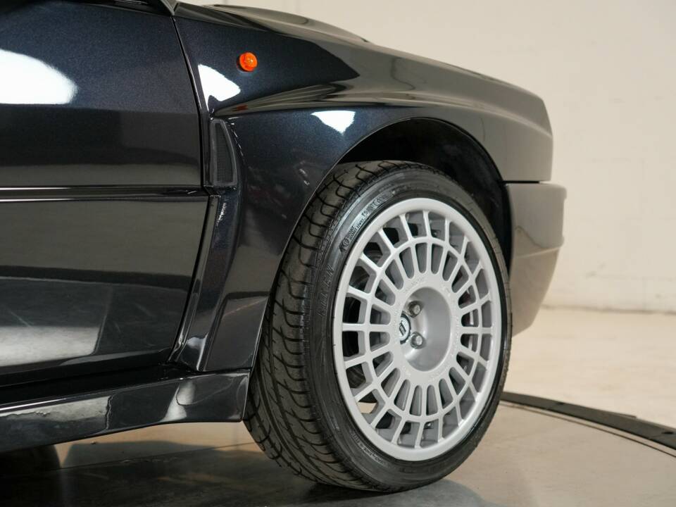 Bild 23/48 von Lancia Delta HF Integrale Evoluzione I (1992)