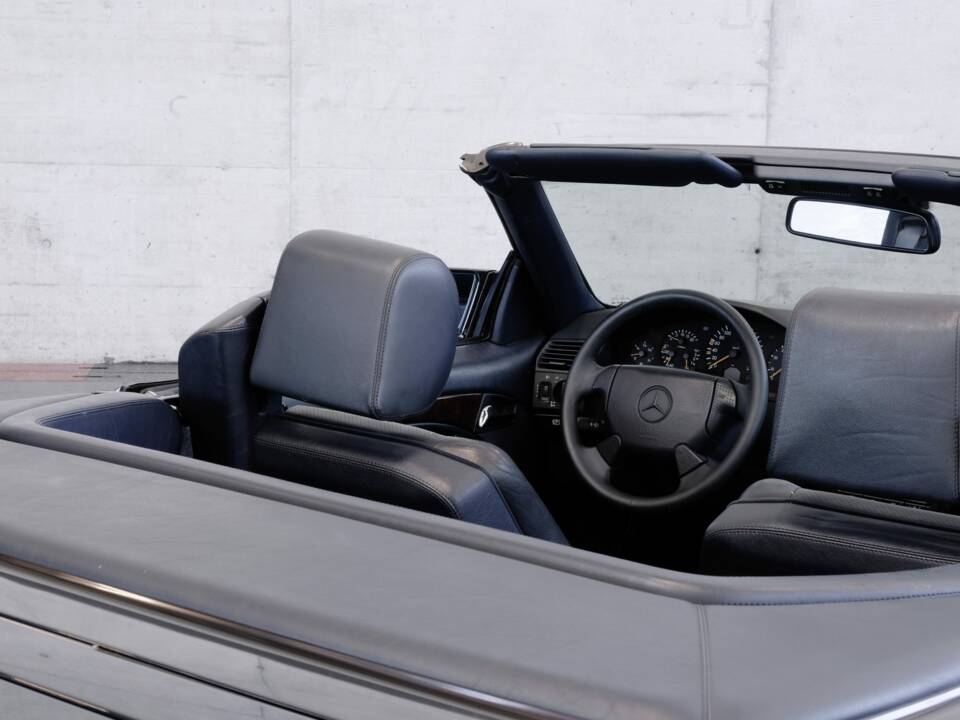 Image 21/46 of Mercedes-Benz SL 320 (1998)