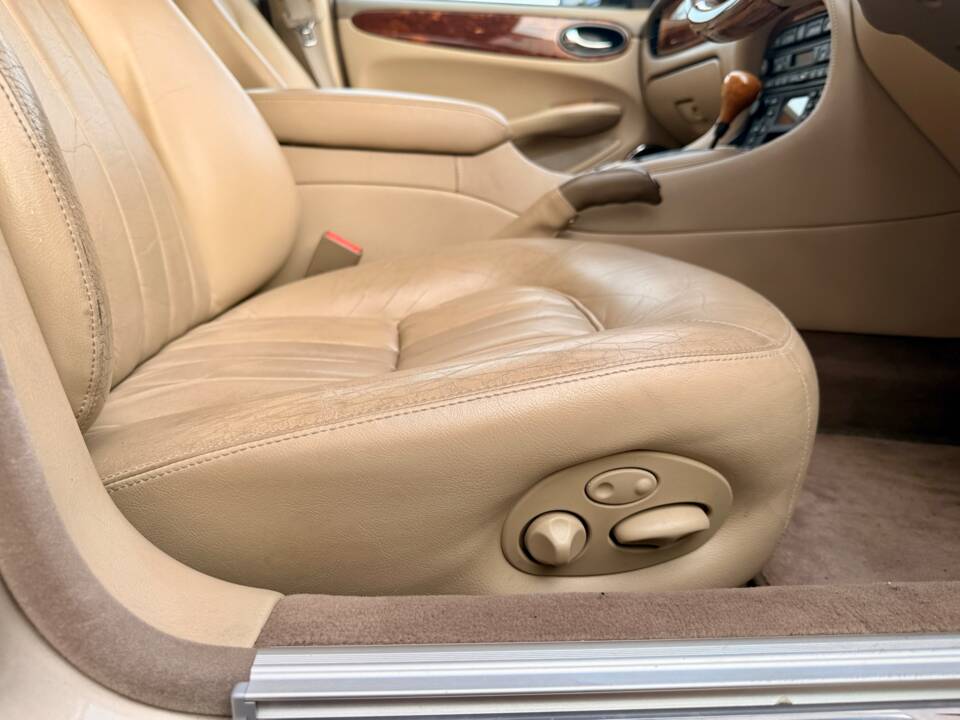 Bild 26/32 von Jaguar XJ 8 Sovereign (1999)