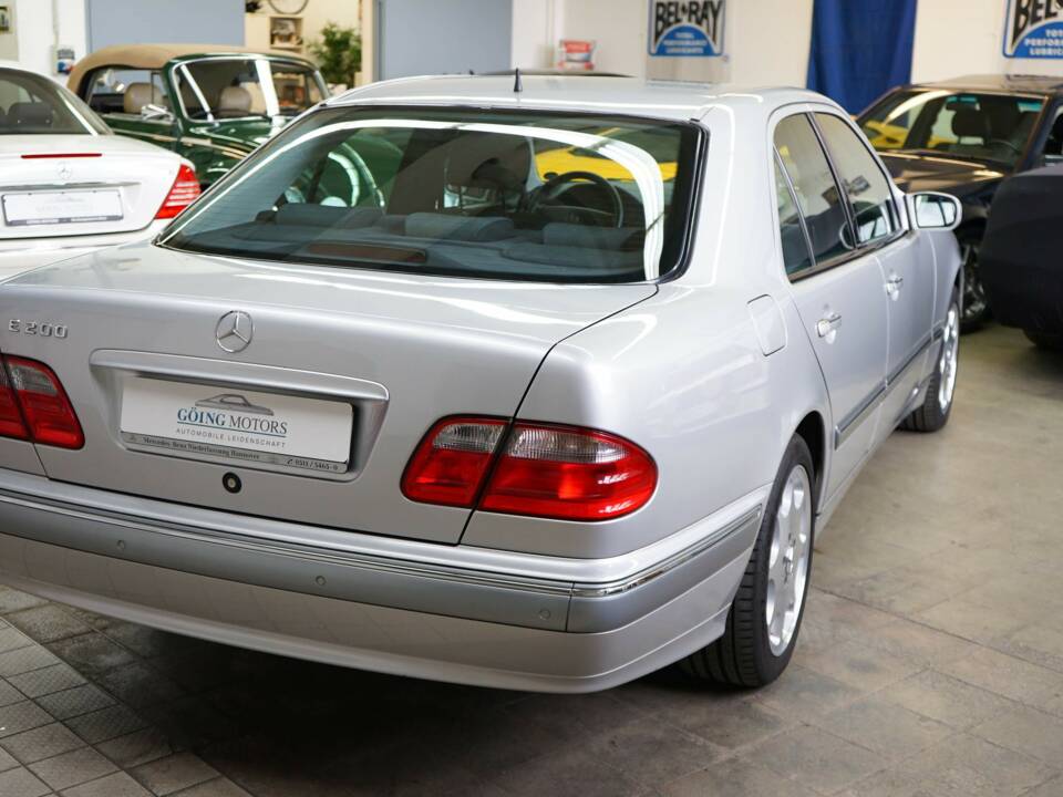 Bild 14/38 von Mercedes-Benz E 200 Kompressor (2001)