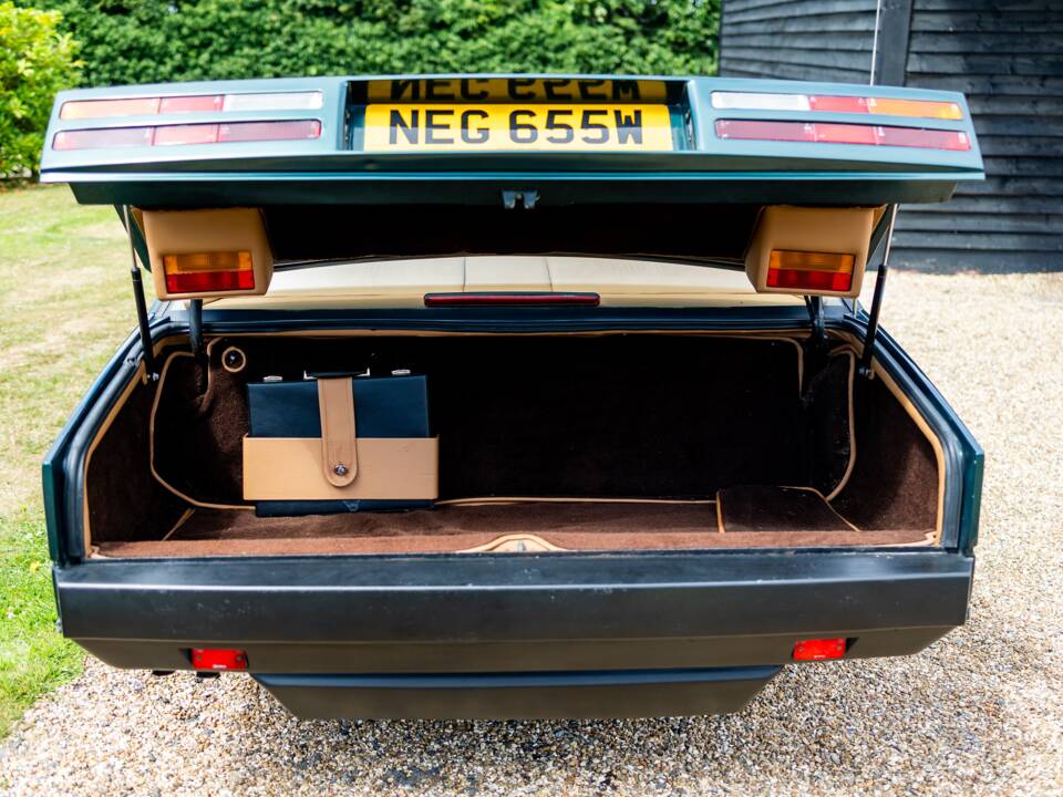 Immagine 36/38 di Aston Martin Lagonda (1981)