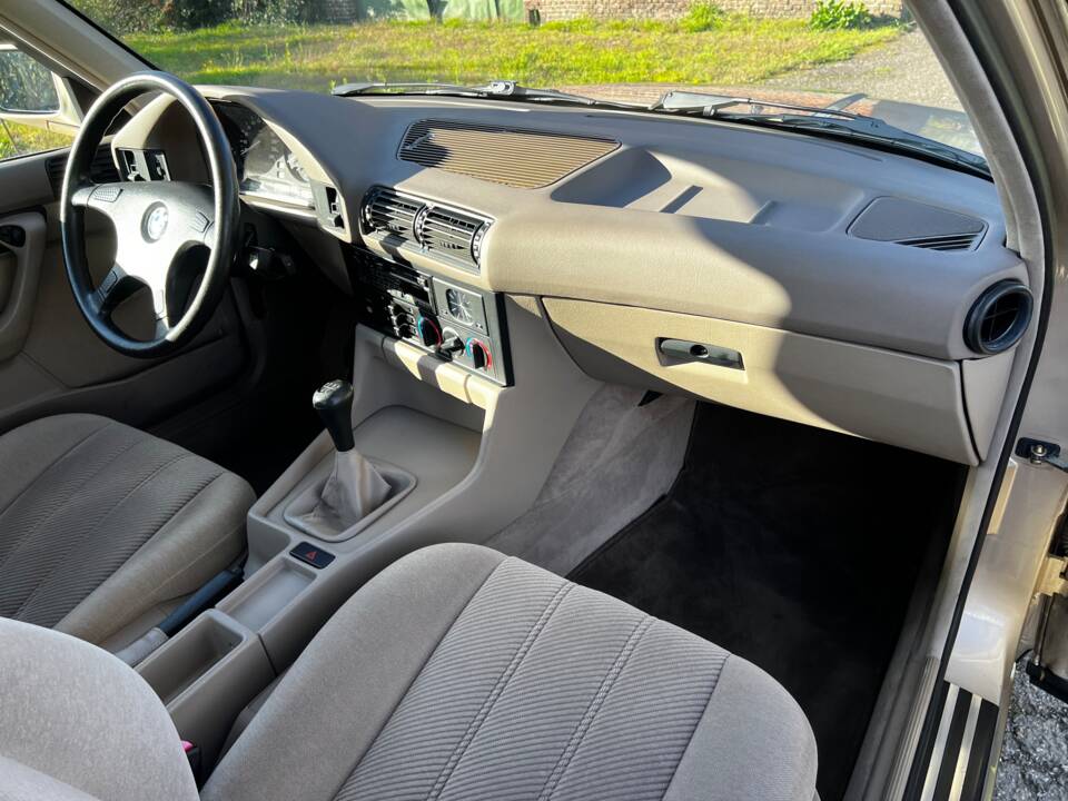 Imagen 31/100 de BMW 518i (1991)