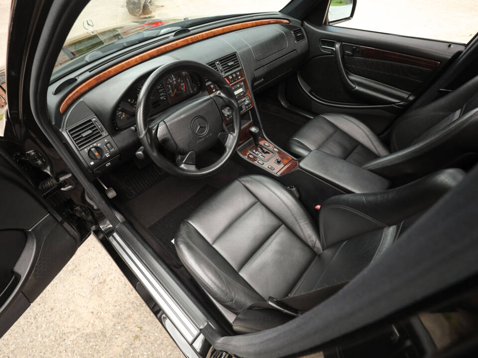 Bild 8/89 von Mercedes-Benz C 43 AMG T (1998)