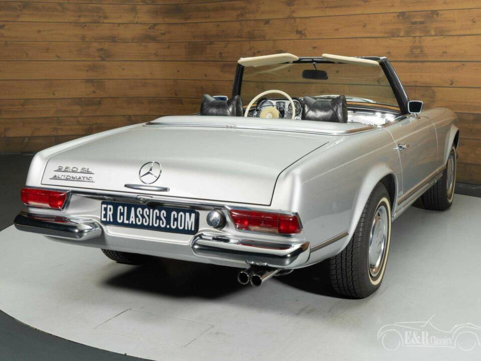 Image 15/19 de Mercedes-Benz 280 SL (1968)