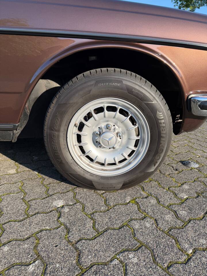 Image 13/31 of Mercedes-Benz 230 CE (1984)