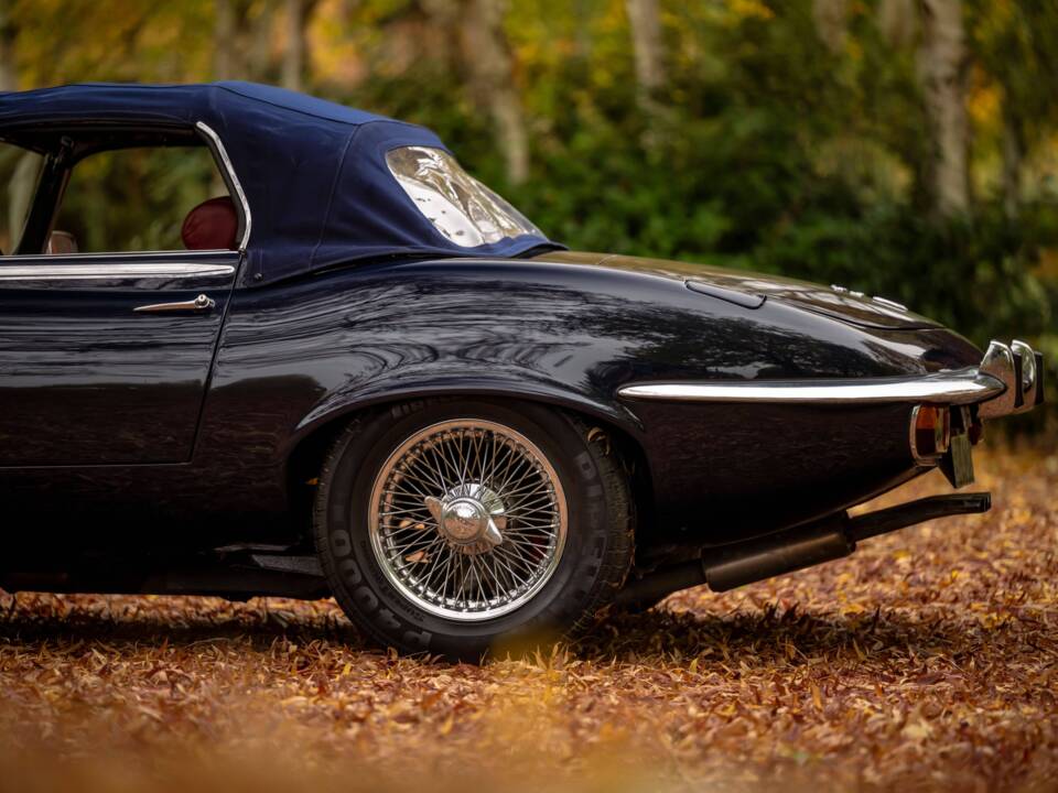 Image 5/8 de Jaguar XK-E (1971)