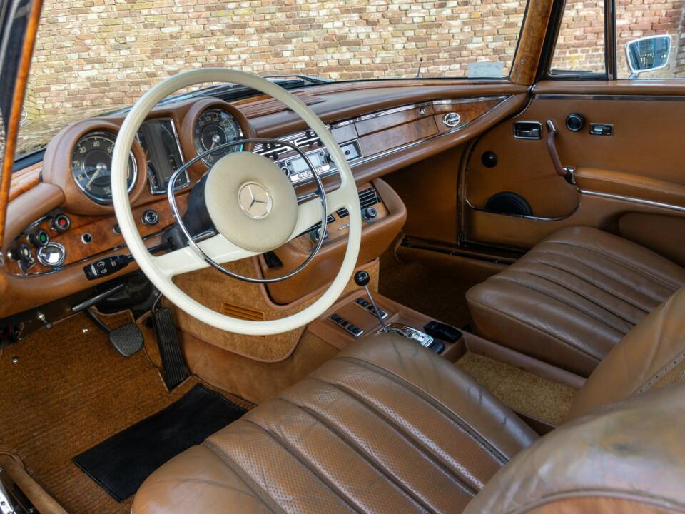 Bild 31/50 von Mercedes-Benz 280 SE 3,5 (1970)