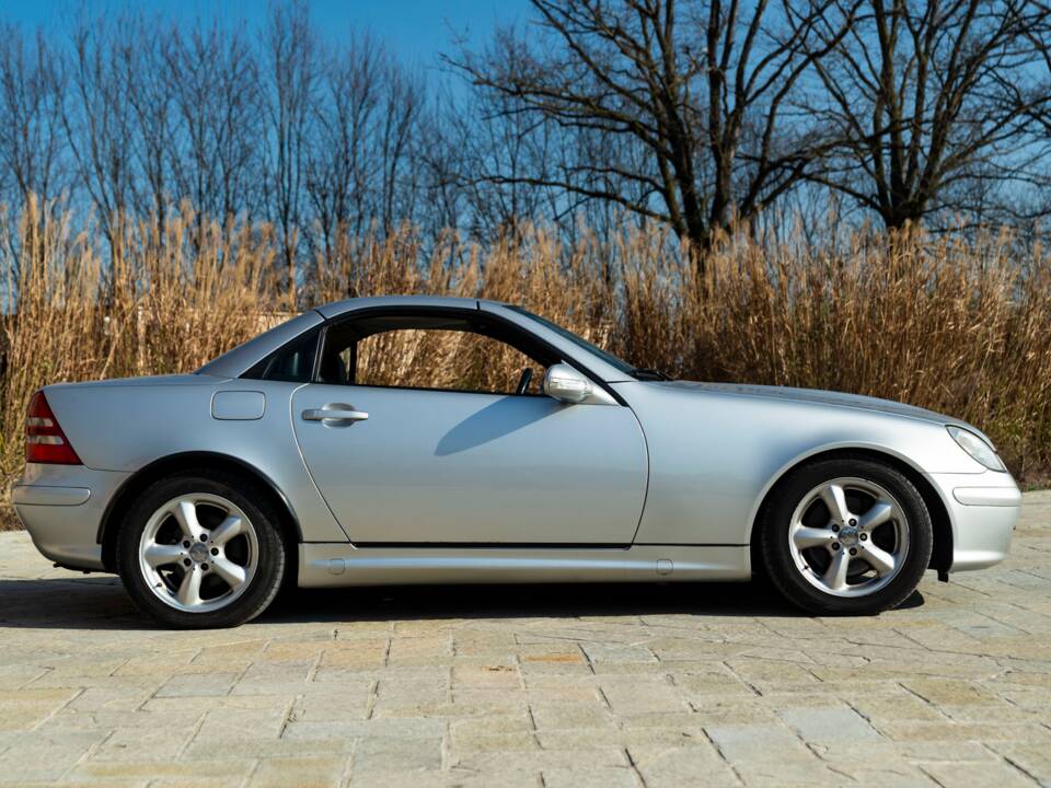 Image 4/48 of Mercedes-Benz SLK 320 (2001)