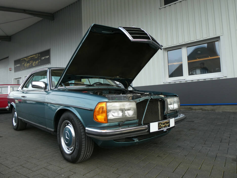 Image 20/24 of Mercedes-Benz 280 CE (1981)