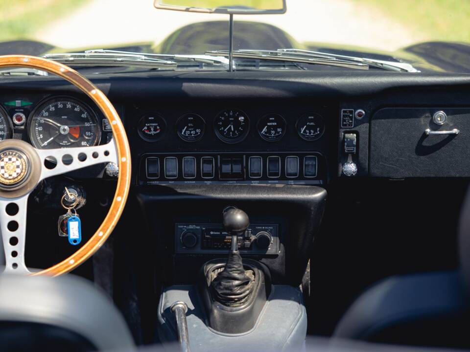 Image 50/50 de Jaguar E-Type (1969)