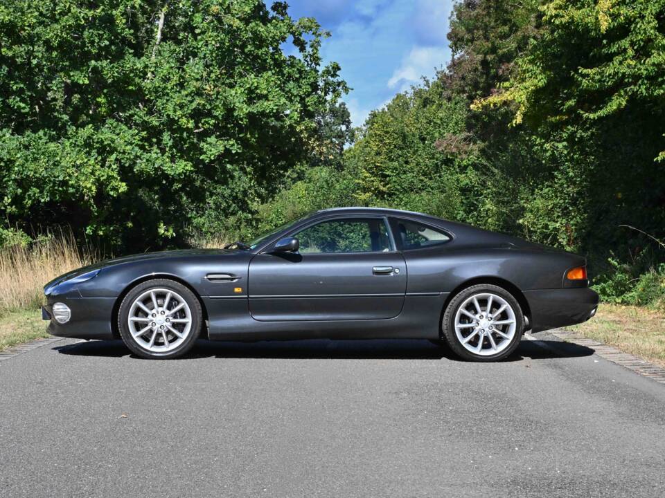 Image 2/50 de Aston Martin DB 7 Vantage (2002)