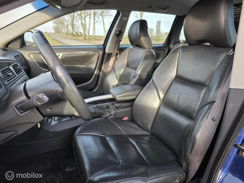 Image 26/33 de Volvo V 70 XC 2.4T (2002)