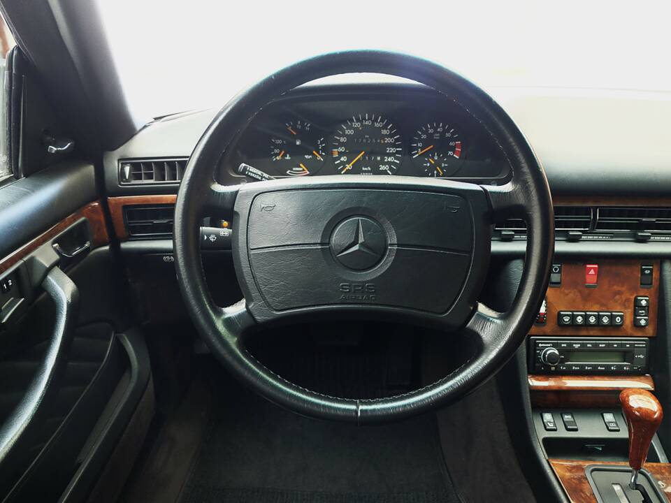 Image 18/79 of Mercedes-Benz 560 SEC (1991)