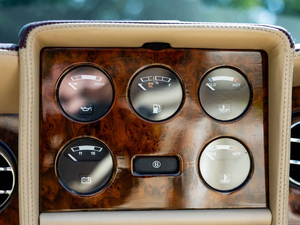 Image 29/46 of Bentley Azure (1997)