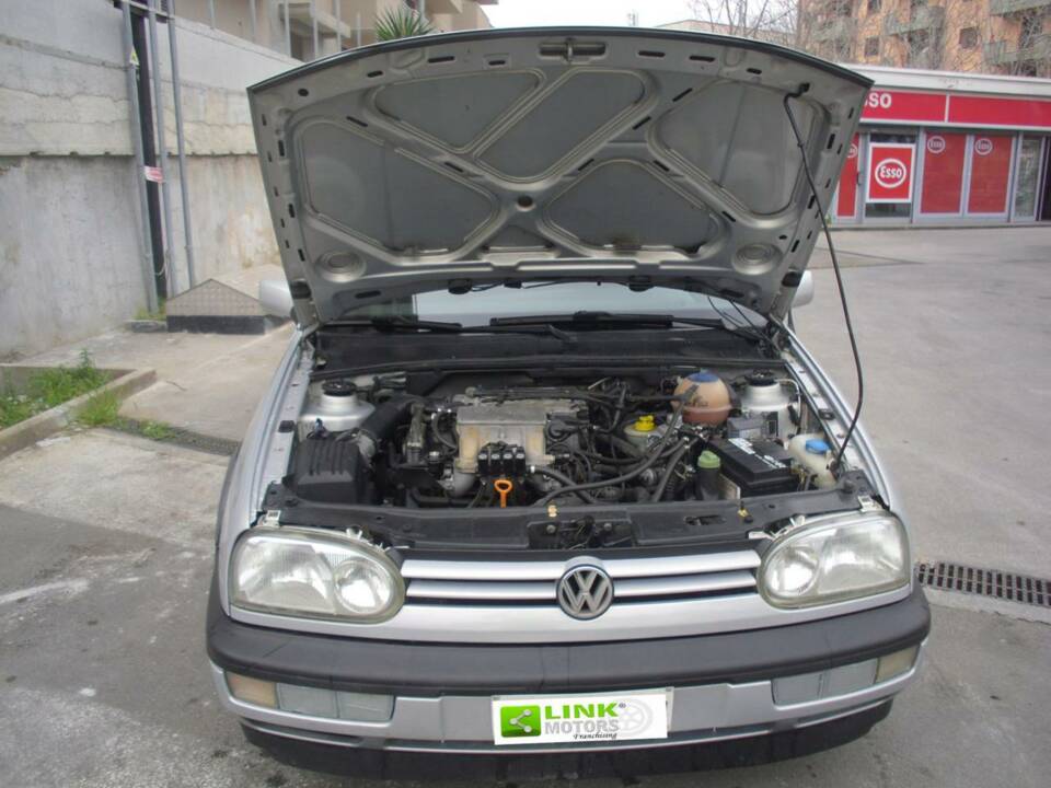 Imagen 7/10 de Volkswagen Golf III Cabrio 1.6 (1997)