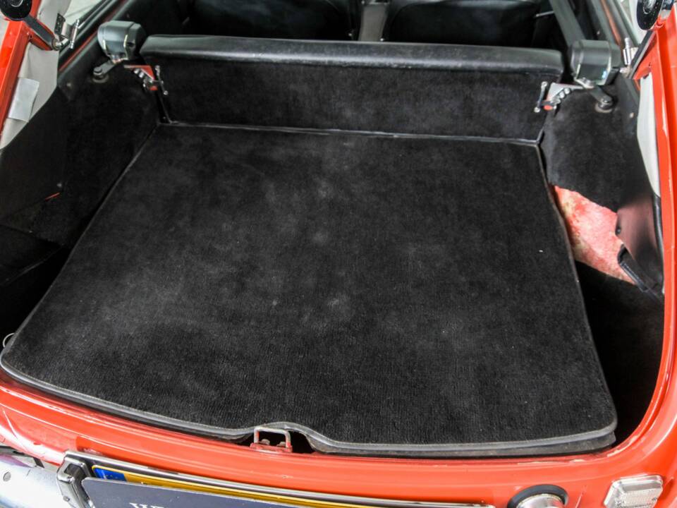 Bild 39/50 von MG MGB GT V8 SEC (1978)