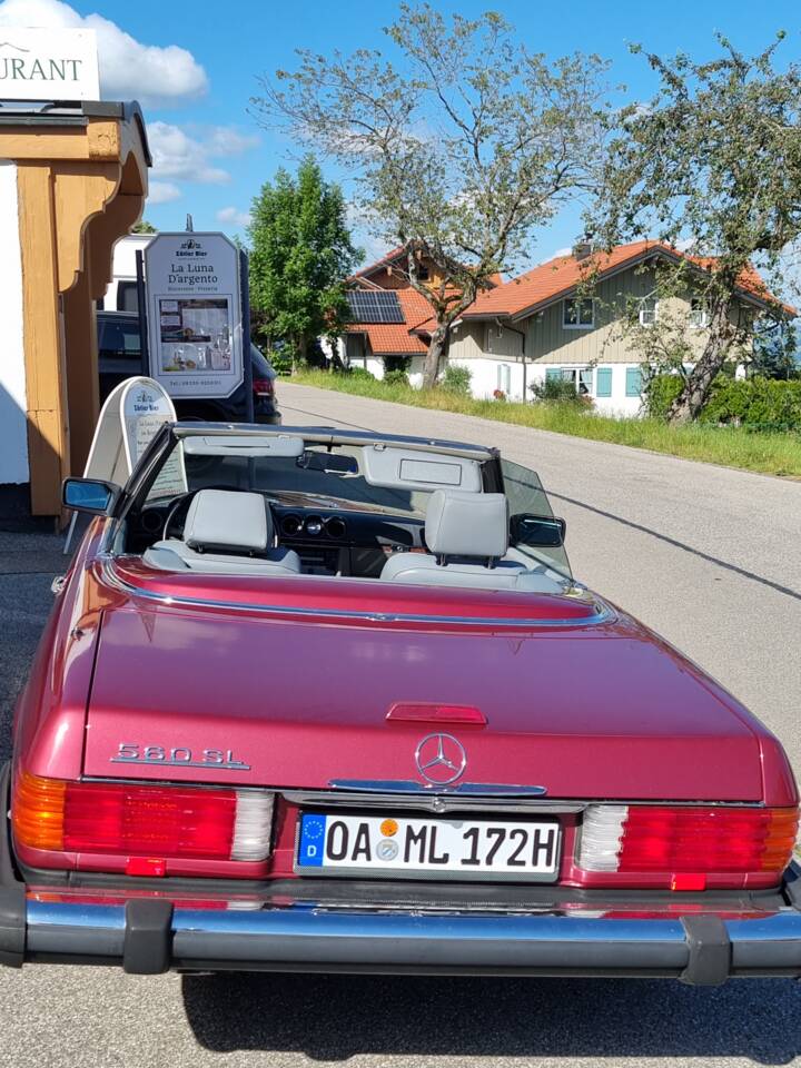 Image 6/9 de Mercedes-Benz 560 SL (1989)