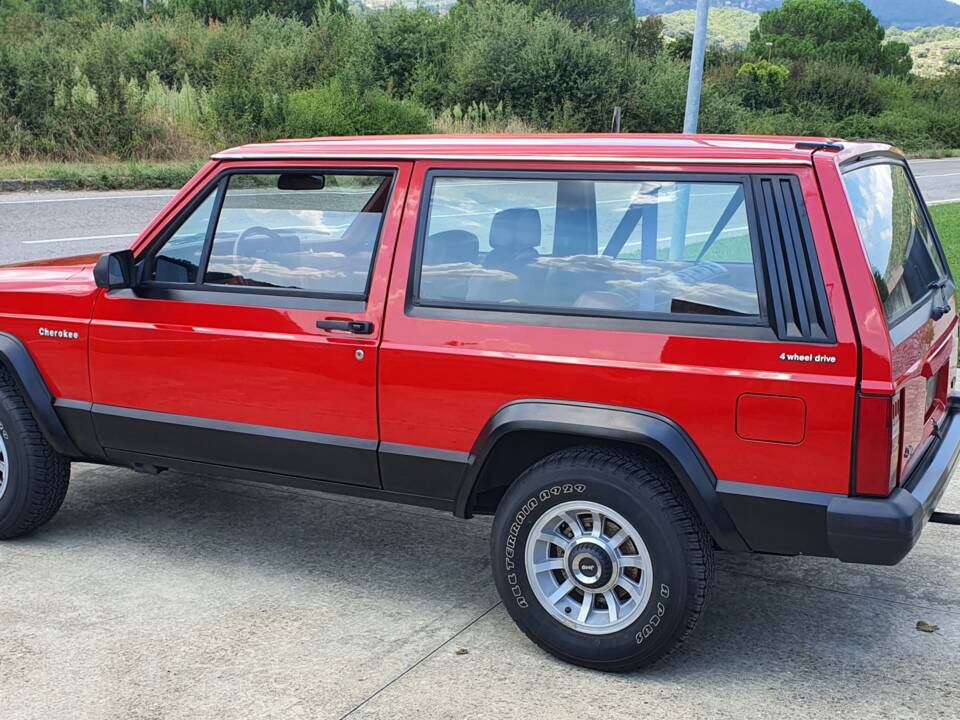 Image 3/42 of Jeep Cherokee 2.8L V6 (1985)