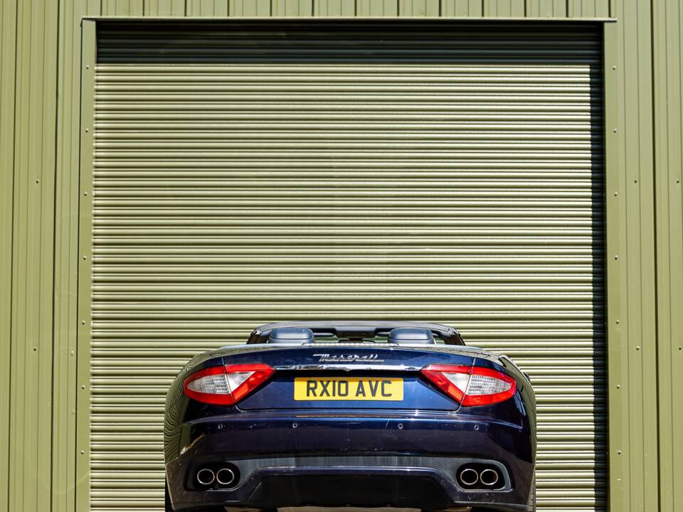 Bild 15/36 von Maserati GranCabrio 4.7 (2010)
