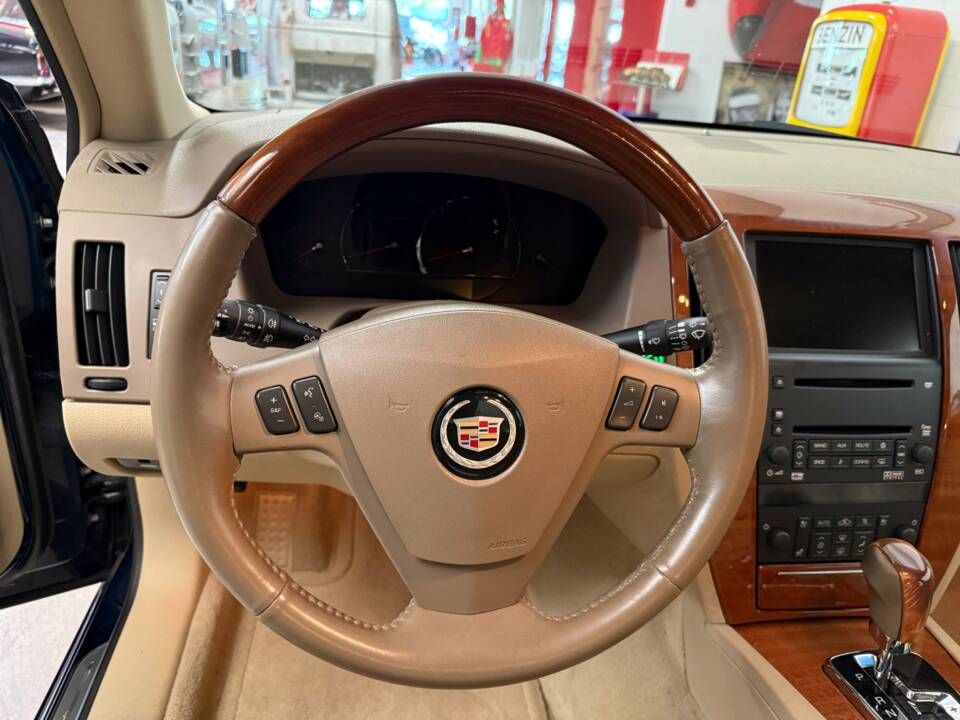 Image 8/17 of Cadillac STS 4.6 (2008)