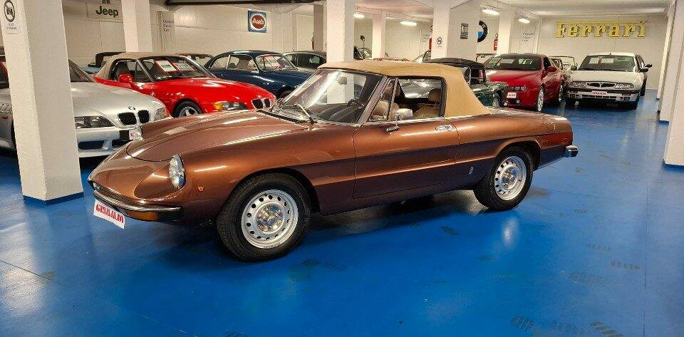 Image 8/43 of Alfa Romeo 2000 Spider Veloce (1982)