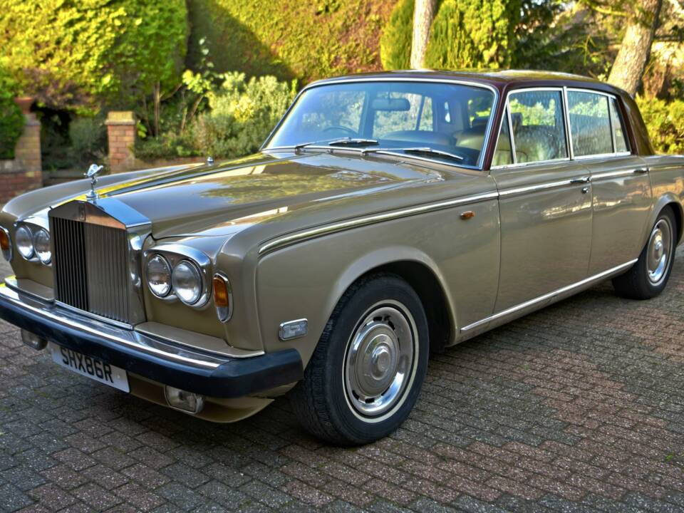 Image 2/50 of Rolls-Royce Silver Shadow II (1977)