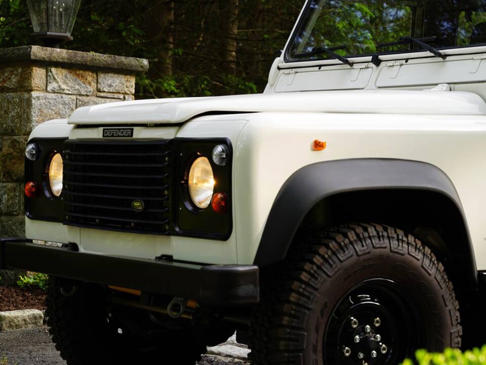 Image 18/96 of Land Rover Defender 90 (1995)