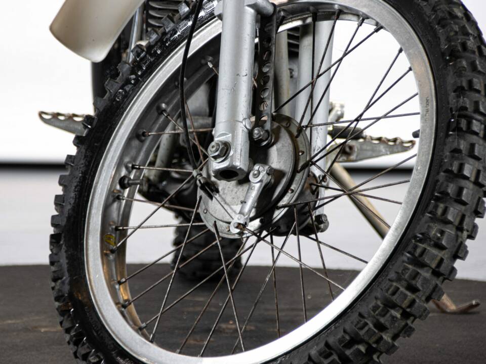 Image 33/50 of Ducati DUMMY (1976)