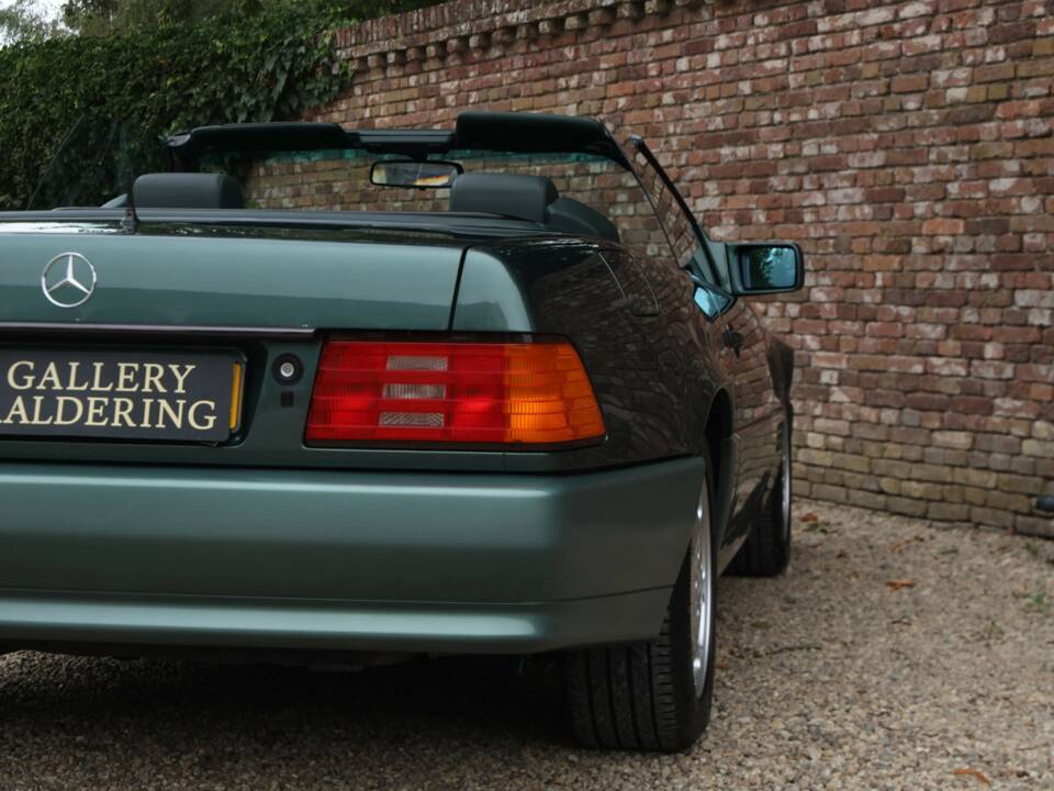 Image 31/50 of Mercedes-Benz 300 SL-24 (1992)
