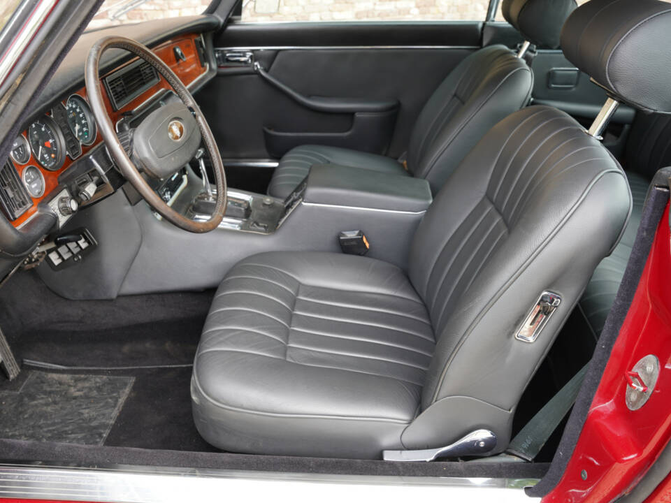 Bild 34/50 von Jaguar XJ 6 C 4.2 (1976)