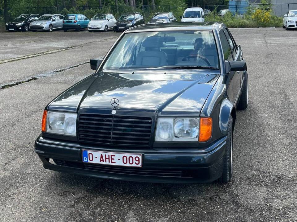 Image 3/8 of Mercedes-Benz 400 E (1991)