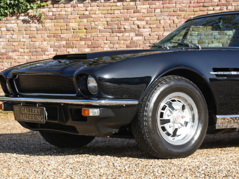 Image 41/50 of Aston Martin DBS V8 (1972)