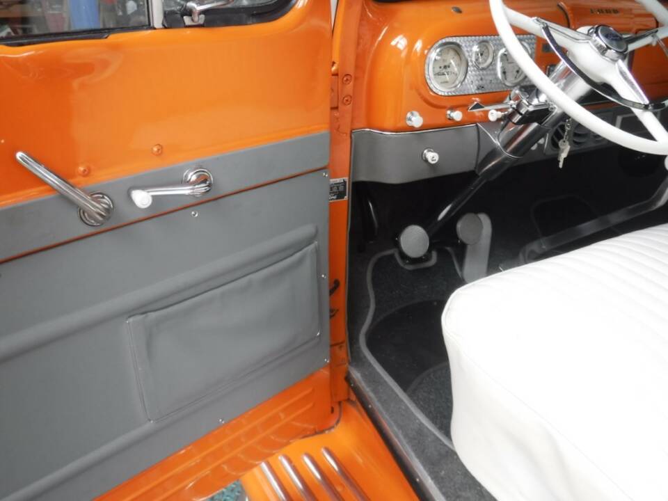 Image 22/50 of Ford F-1 (1948)