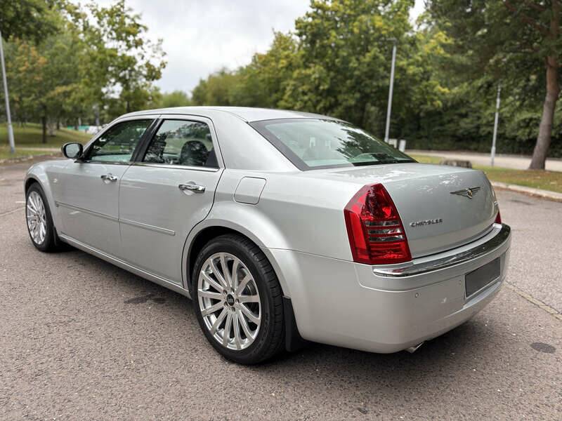 Image 22/50 of Chrysler 300 S (2008)