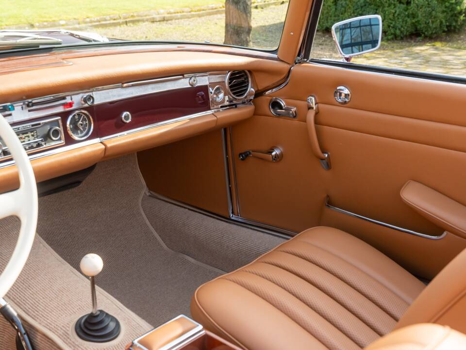 Image 15/35 de Mercedes-Benz 230 SL (1963)