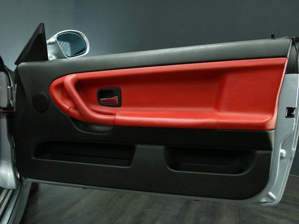 Immagine 32/50 di BMW 328i (1997)