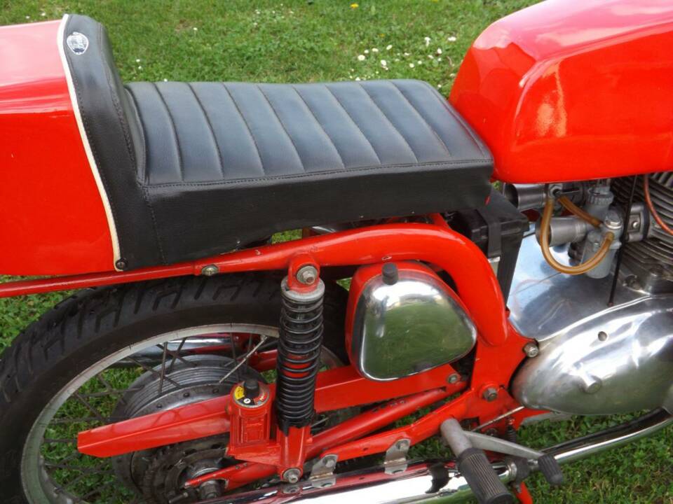 Immagine 11/50 di MV Agusta 350 S (1972)