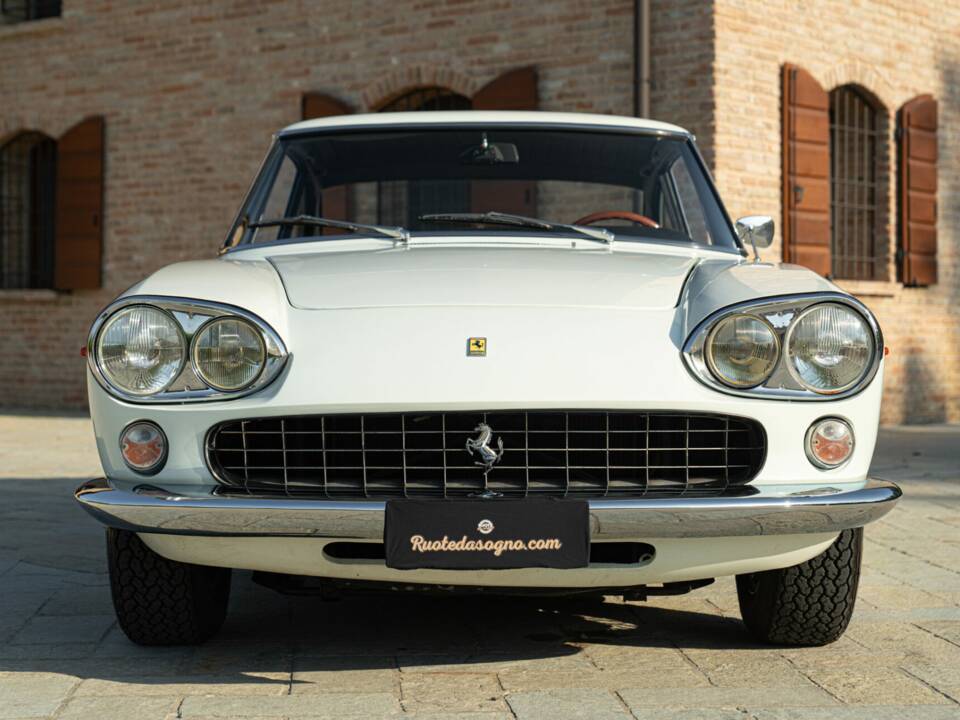 Bild 3/50 von Ferrari 330 GT 2+2 (1964)