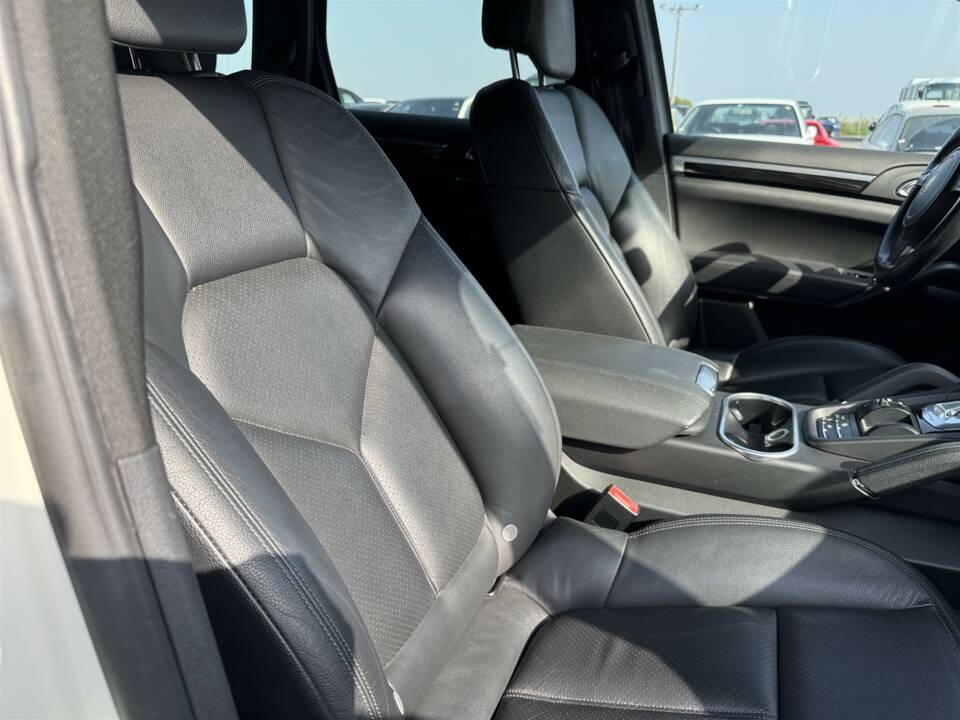 Bild 21/61 von Porsche Cayenne S (2010)