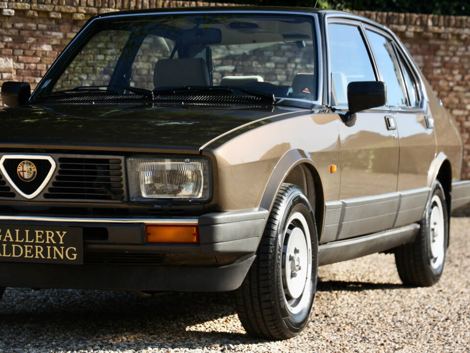 Immagine 34/50 di Alfa Romeo Alfetta 2.0 (1984)