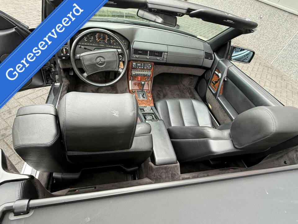 Image 27/50 of Mercedes-Benz 500 SL (1991)