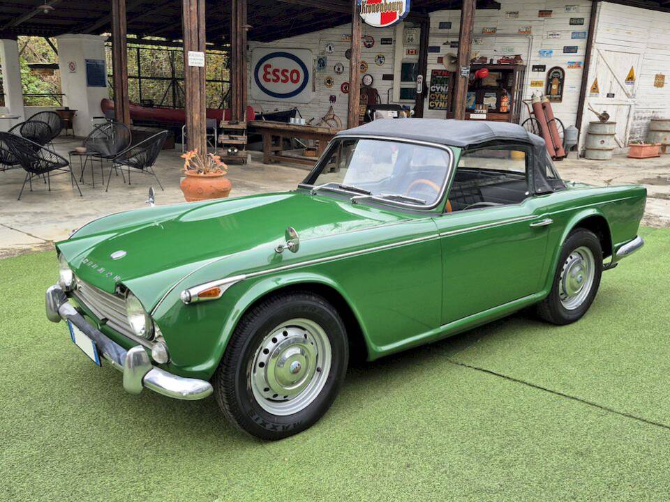 Image 61/66 of Triumph TR 4A IRS (1966)