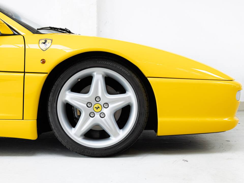Image 20/36 de Ferrari F 355 Berlinetta (1995)