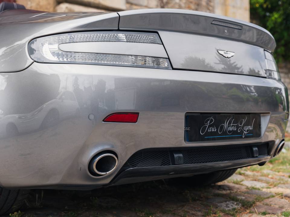 Immagine 10/28 di Aston Martin V8 Vantage Roadster (2010)