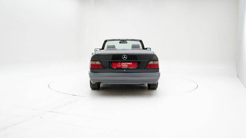 Image 7/15 of Mercedes-Benz E 220 (1994)