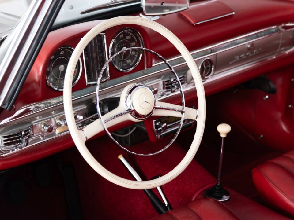 Image 25/36 of Mercedes-Benz 300 SL Roadster (1961)