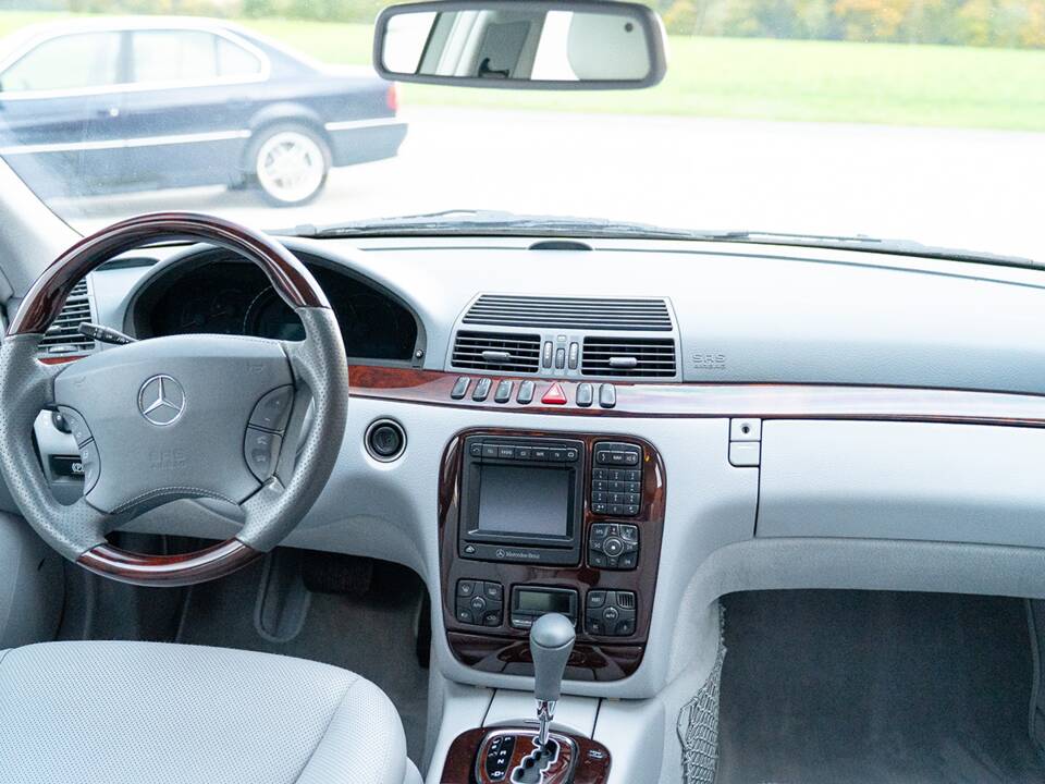 Image 39/45 of Mercedes-Benz S 55 AMG (2000)