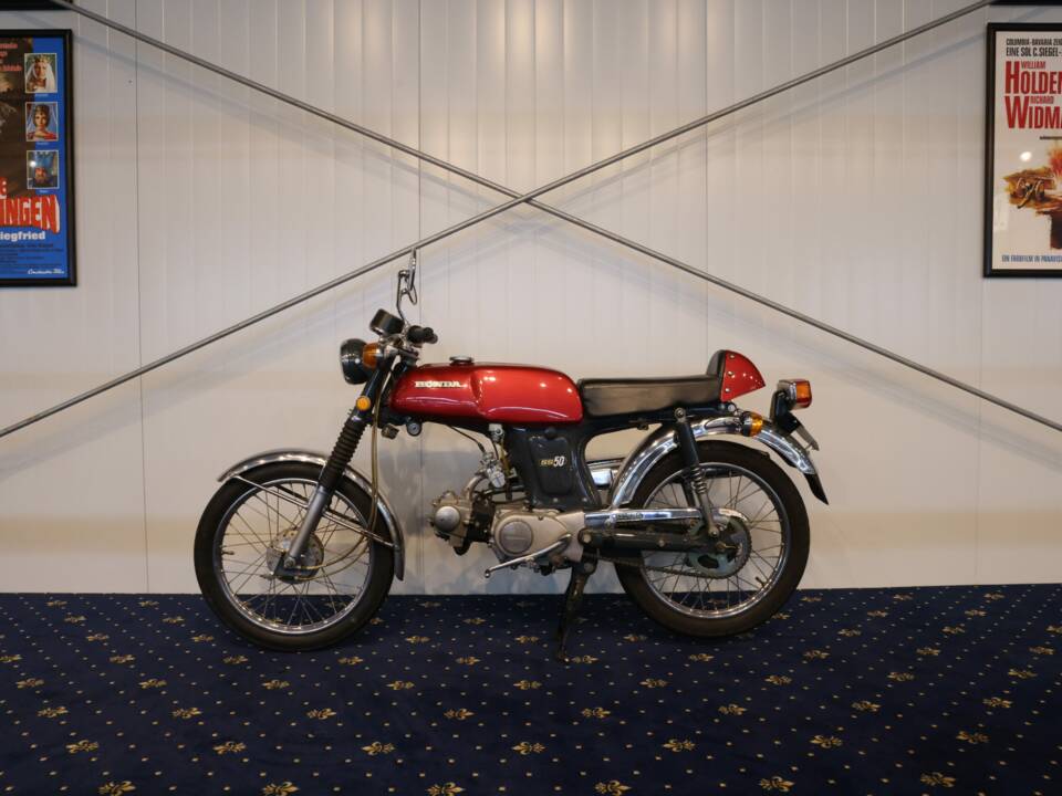 Image 13/21 de Honda SS 50 (1974)