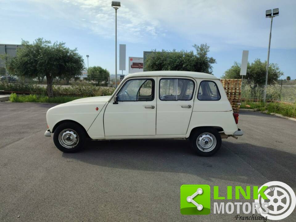 Image 4/10 of Renault R 4 (1989)